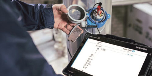 Figure 4. For an acrylics-based products manufacturer, a configurator tablet creates a mobile field workstation, enabling diagnostic work without interrupting a process. (Shown: SMT70 Field Xpert)