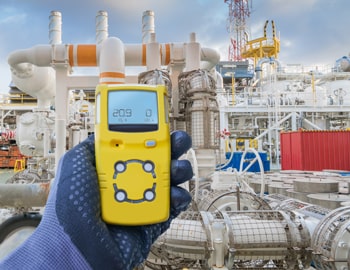 ISA EC56 Training - Image of Safety concept of safety and security system on offshore oil and gas processing platform, hand hold gas detector for check hydrocarbon leak to protect fire and explosion